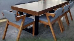 Temukan keindahan alami dan kekuatan luar biasa dari set meja makan trembesi utuh solid 8 kursi. Panduan lengkap untuk memilih, merawat, dan mengenali keunggulan meja trembesi terbaik untuk ruang makan Anda.