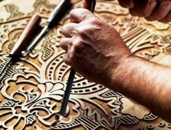 Sejarah Panjang Ukiran, Kualitas Bahan, dan Keterampilan Turun-Temurun